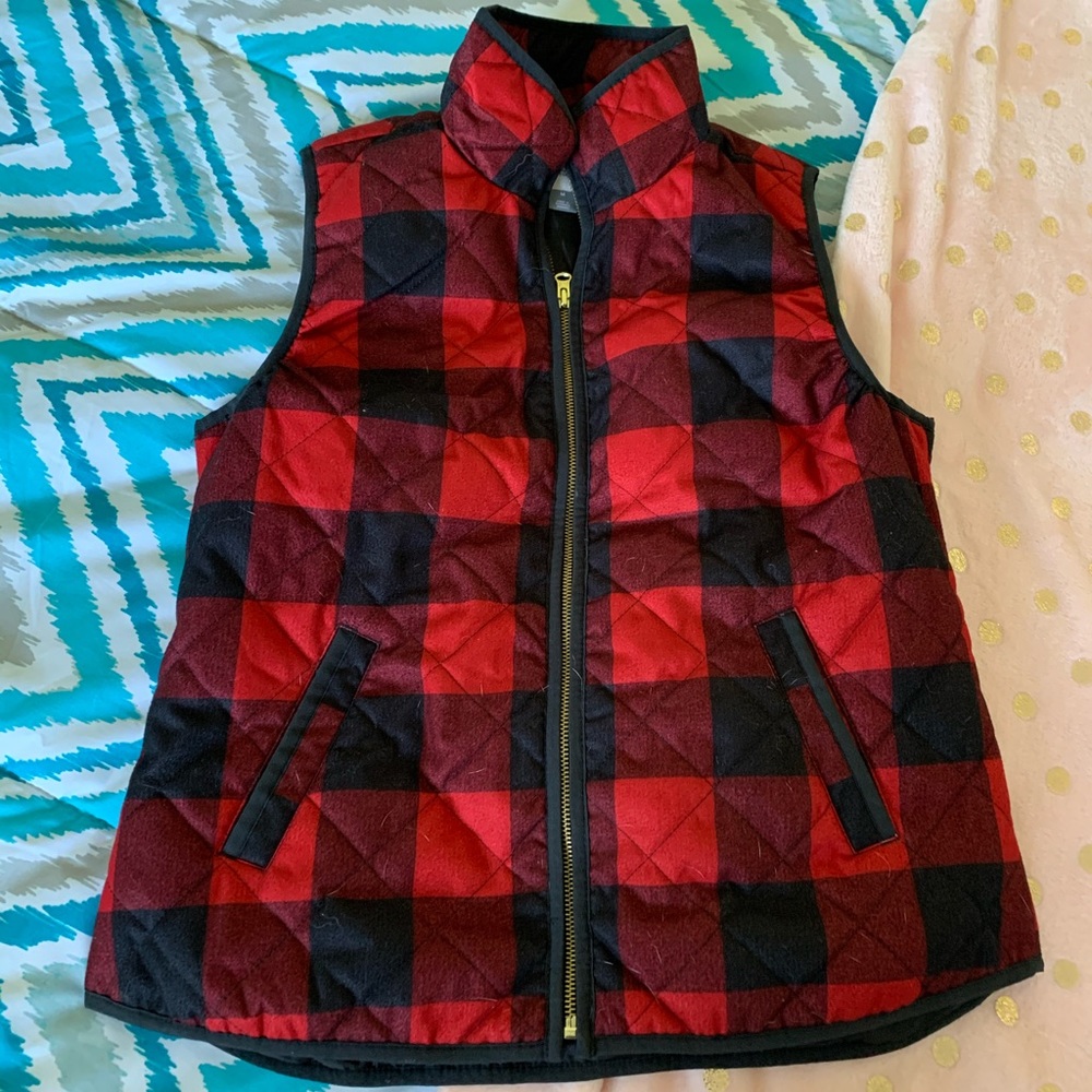 Old Navy buffalo plaid quilted vest - size medium